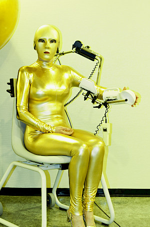 Manon, Selbstporträt in Gold, 2012, Courtesy the artist, © 2021, ProLitteris, Zurich