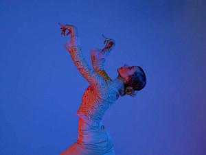 Tanz: LaDina Bucher / Foto: Brigitte Fässler