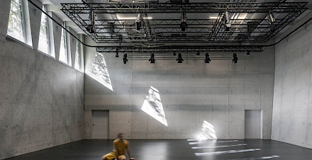 32 Questions for Tanzhaus Zürich