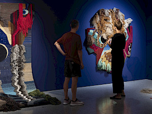 Ausstellung+Christoph+Hefti+%e2%80%93+The+Missing+Cat+und+andere+textile+Storys+im+Museum+f%c3%bcr+Gestaltung+Z%c3%bcrich%2c+10.+Juli+2026+%e2%80%93+3.+Januar+2027%2c+Foto%3a+Umberto+Romito+%26+Ivan+%c5%a0uta%2c+Mu-+seum+f%c3%bcr+Gestaltung+Z%c3%bcrich%2fZHdK