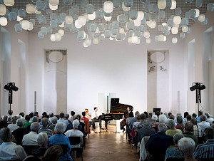 Sommerserenaden Rheinau 2024 - Eröffnungskonzert (Sarah Rumer, Flöte; Benjamin Engeli, Klavier; Milena Marena, Violoncello) ©Goran Basic
