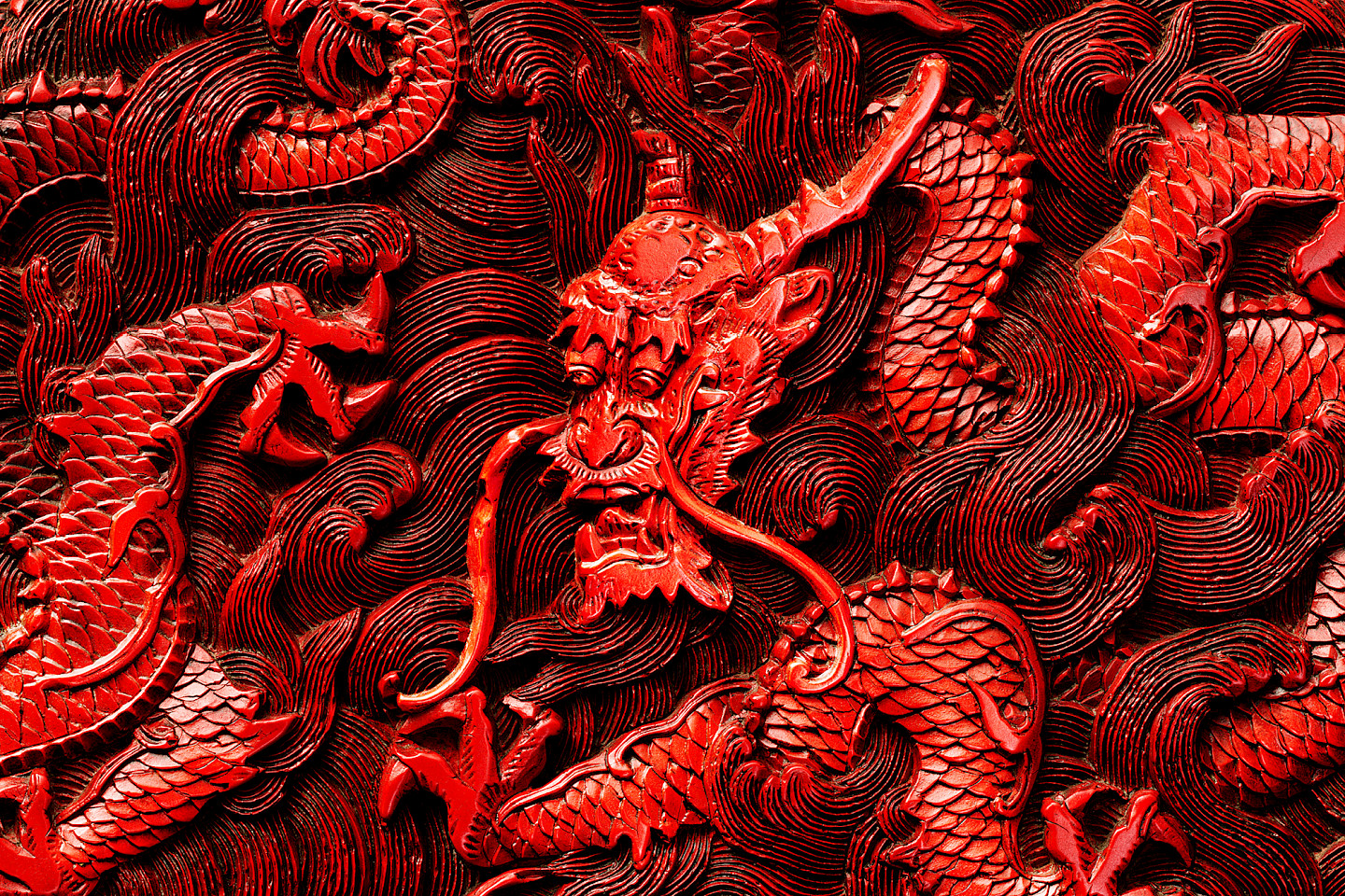 Dose mit Drachen, Qing-Dynastie, 18. Jh., Schnitzlack, Museum Rietberg