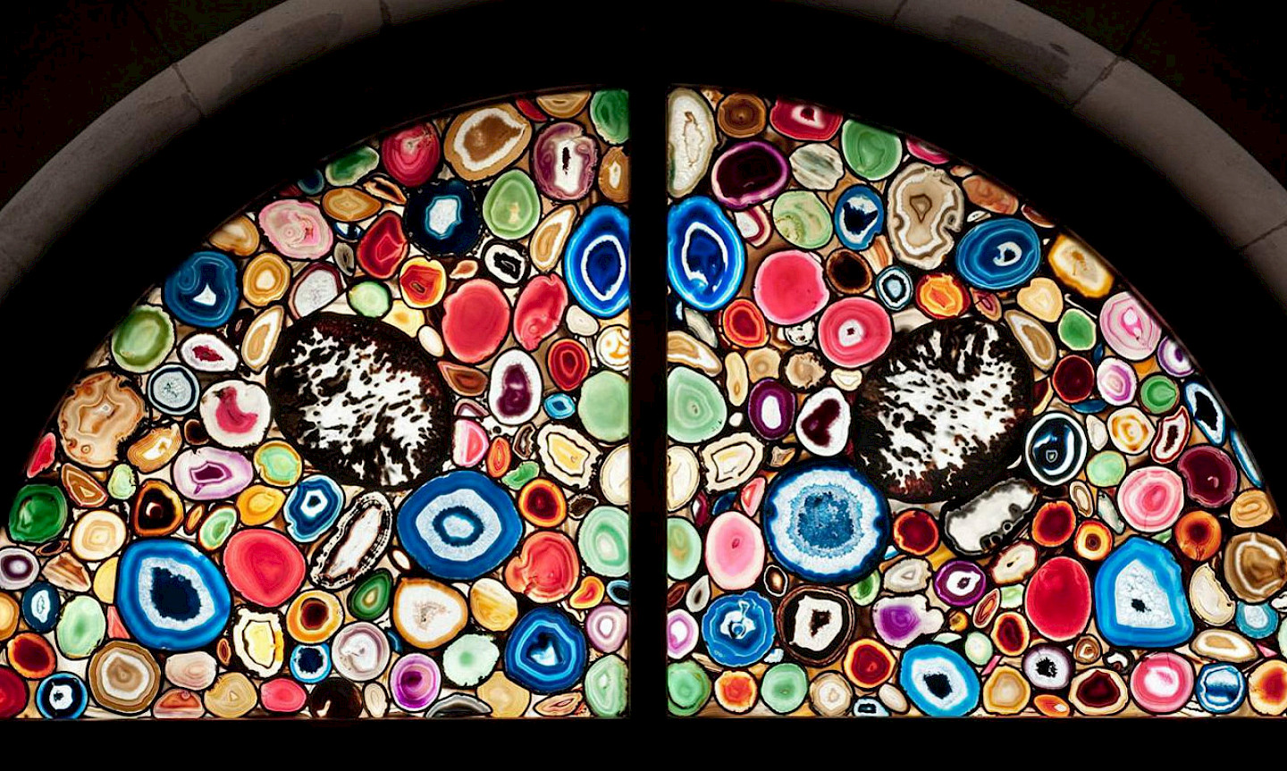 Kredit: Foto Christof Hirtler, Sigmar Polke, Glasfenster im Grossmünster Zürich, © 2026, ProLitteris, Zurich